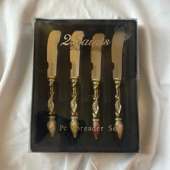 2 Saints 4 Piece Spreader Set Swarovski Crystals - Picture 3 of 4